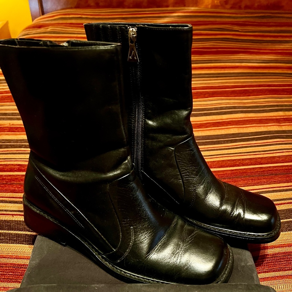Ladies boots